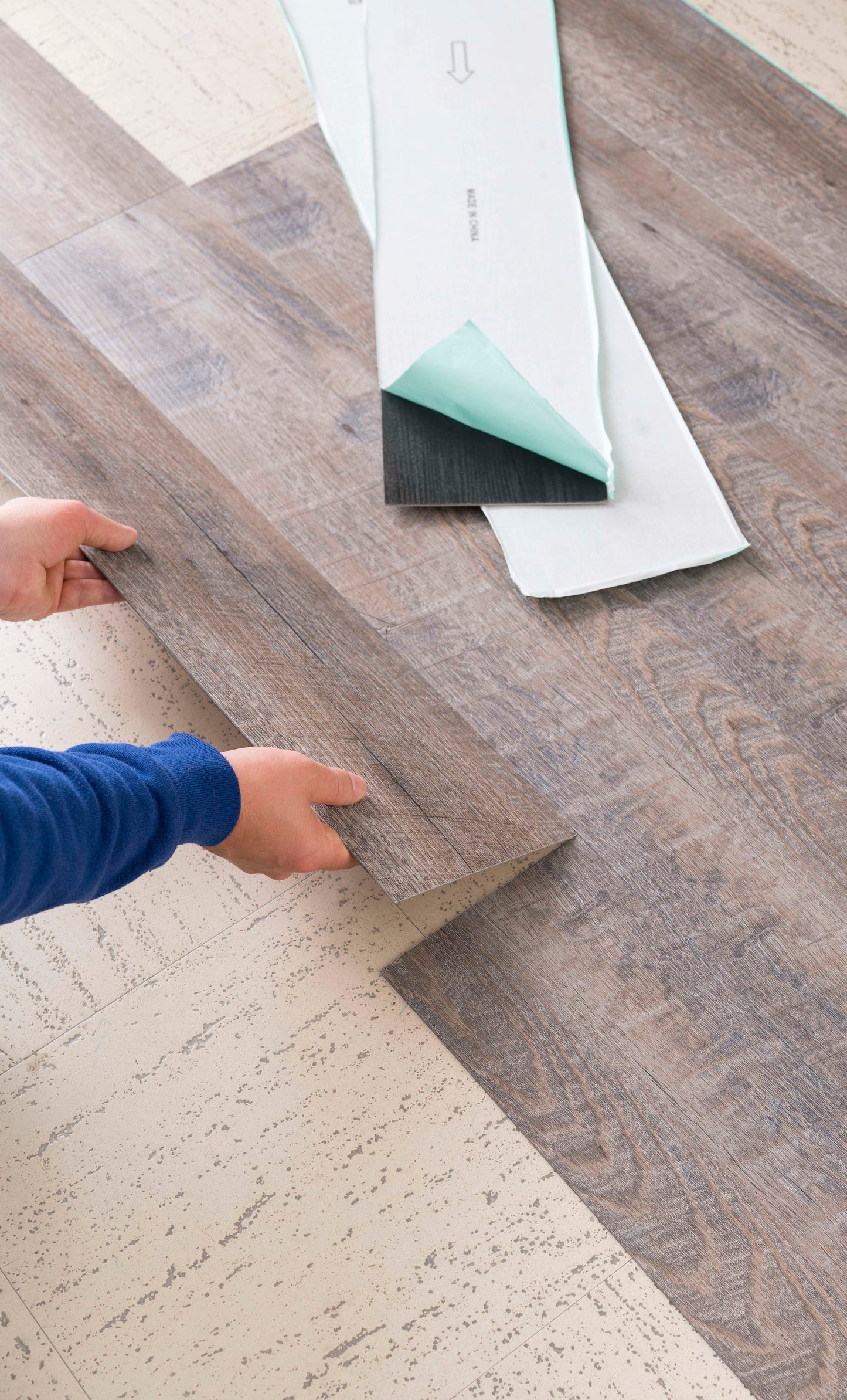 Style Selections Driftwood Brown 3-mil x 6-in W x 36-in L Water Resistant Peel and Stick Luxury Vinyl Plank Flooring (1.5-sq ft/ Piece)