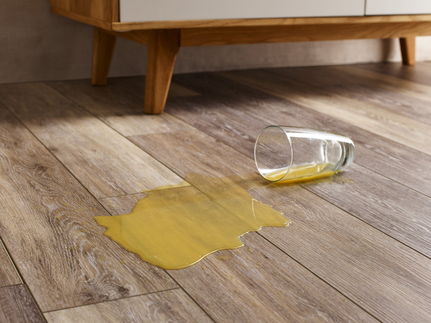 SMARTCORE By COREtec Floors Woodford Oak Brown 12-mil x 6-in W x 48-in L Waterproof Interlocking Luxury Vinyl Plank Flooring (15.76-sq ft/ Carton)