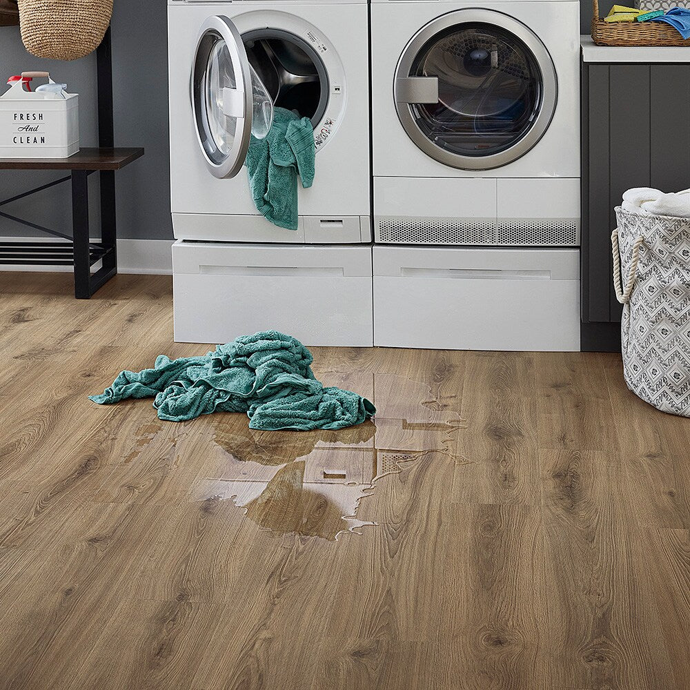 Pergo Pro +WetProtect Knightwood Oak 10-mm T x 7-1/2-in W x 47-1/4-in L Waterproof Wood Plank Laminate Flooring (27-sq ft / Carton)