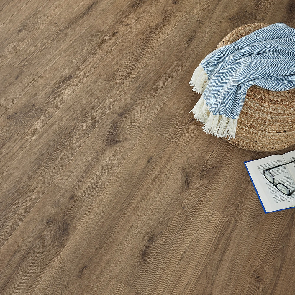 Pergo Pro +WetProtect Knightwood Oak 10-mm T x 7-1/2-in W x 47-1/4-in L Waterproof Wood Plank Laminate Flooring (27-sq ft / Carton)