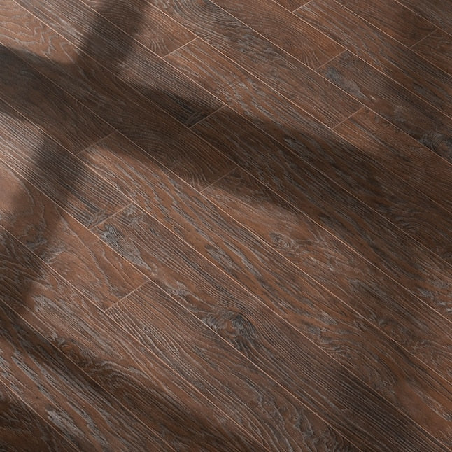 Pergo Classics Scraped Hickory 10-mm T x 5-in W x 48-in L Water Resistant Wood Plank Laminate Flooring (17.18-sq ft / Carton)