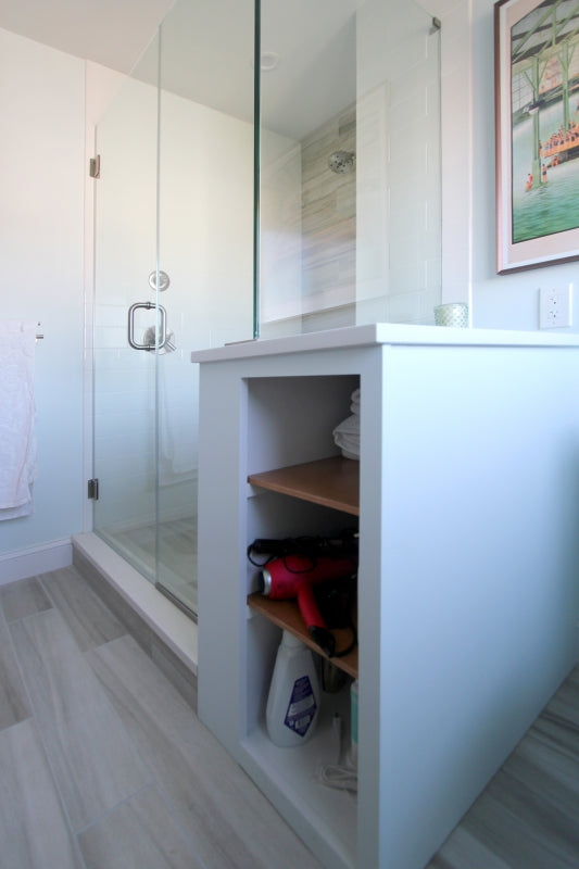 Calming Modern Bath in Center City
