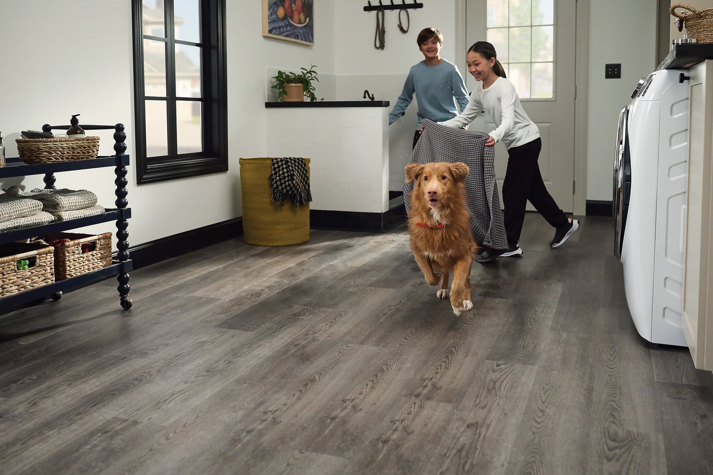 STAINMASTER PetProtect Lockhart Oak Brown 20-mil x 7-in W x 48-in L Waterproof Interlocking Luxury Vinyl Plank Flooring (19.22-sq ft/ Carton)