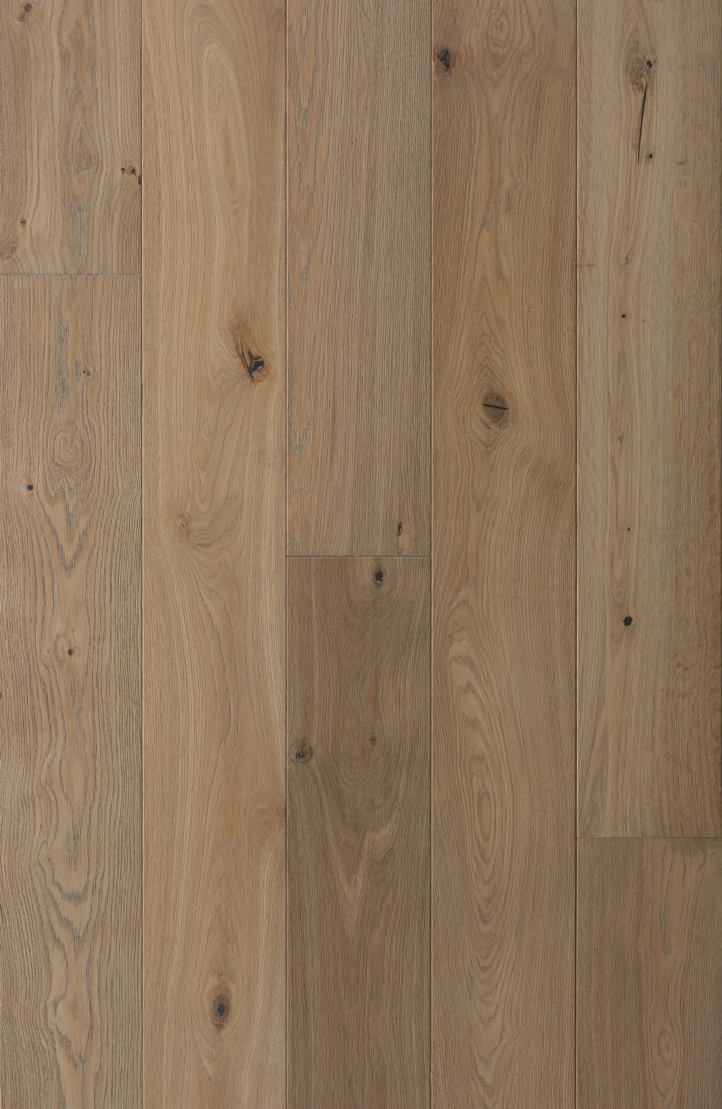 Villa Barcelona Lucena White Oak 6-1/2-in W x 3/8-in T x Varying Length Wirebrushed Engineered Hardwood Flooring (23.64-sq ft / Carton)