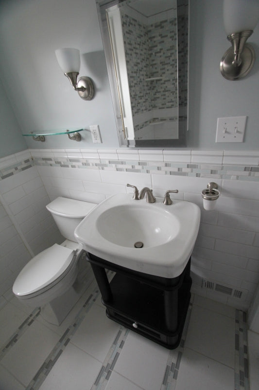 Fresh and Crisp Small Bathroom