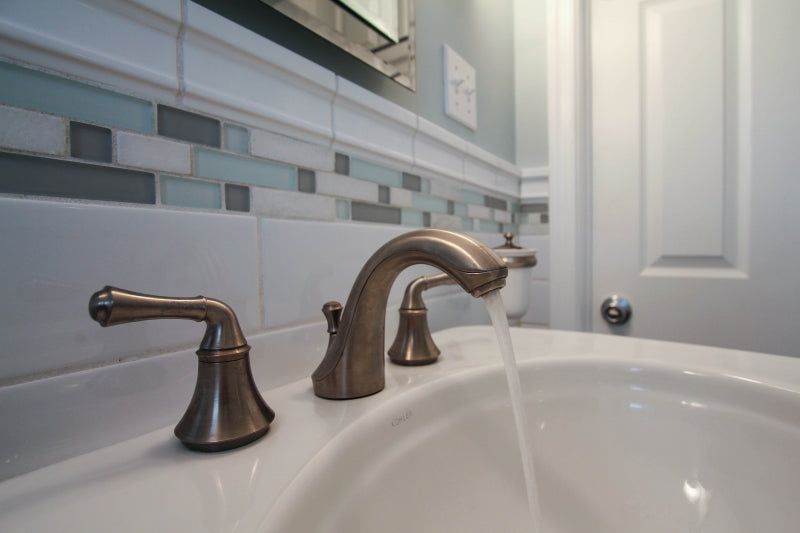 Fresh and Crisp Small Bathroom